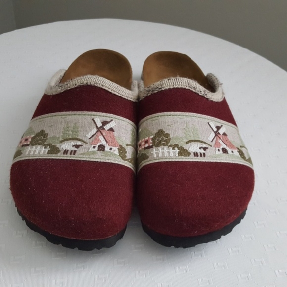 ISO Farm Sheep Windmill Clog - Picture 1 of 4